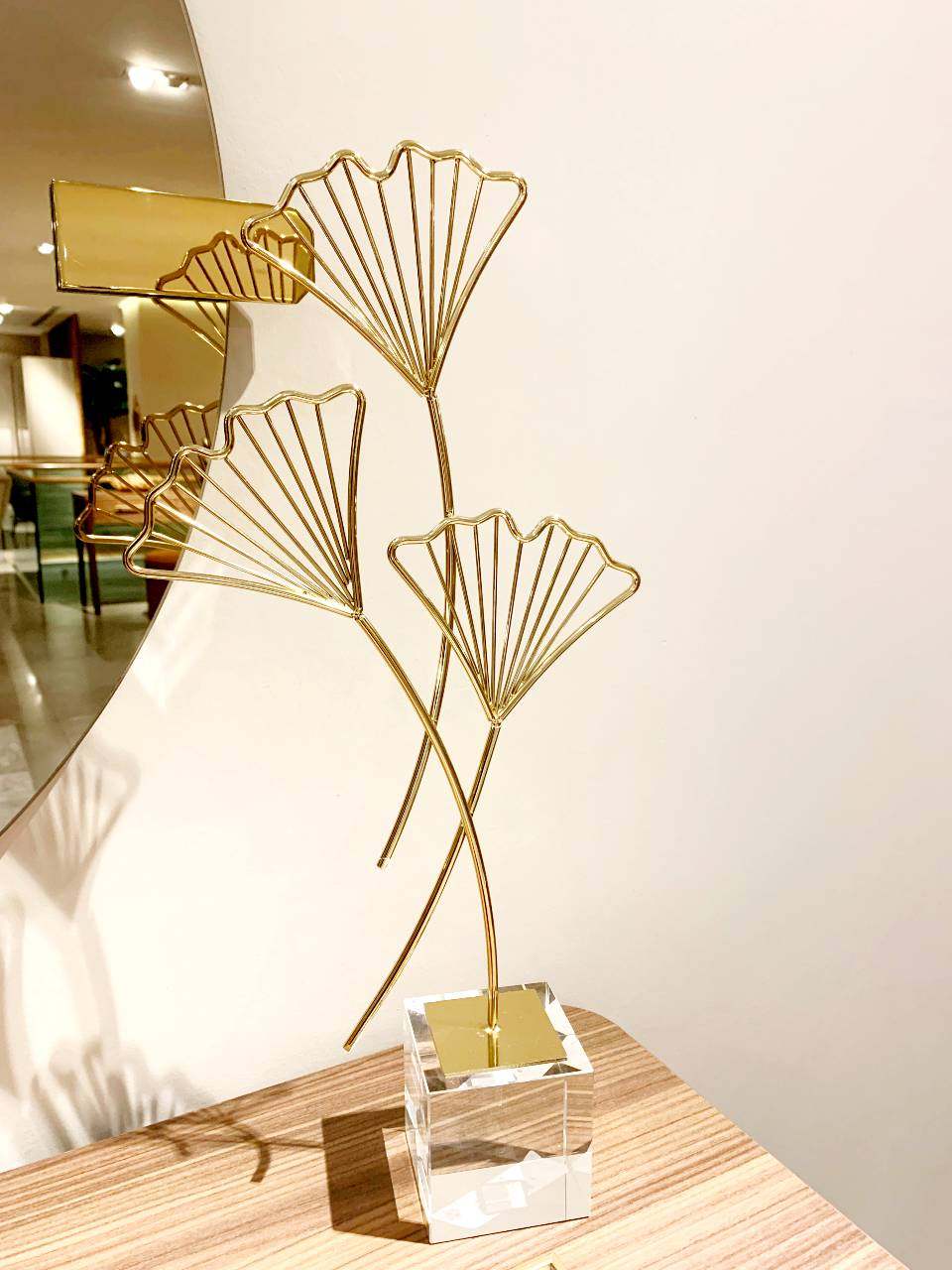 gold metallic flowers table decoration